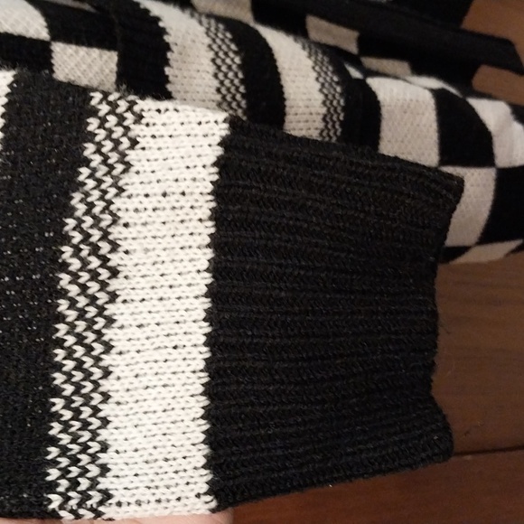 HOT TOPIC BRAND SOCIAL COLLISION BLACK AND WHITE CHECKERED STRIPED OPEN CARDIGAN - Picture 4 of 7